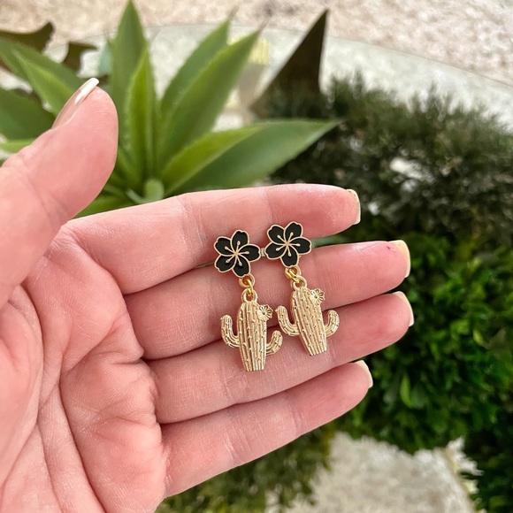 Floral Cactus Earrings - Picture 7 of 7